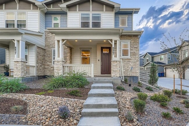 8867 Snake River St in Littleton, CO - Foto de edificio - Building Photo