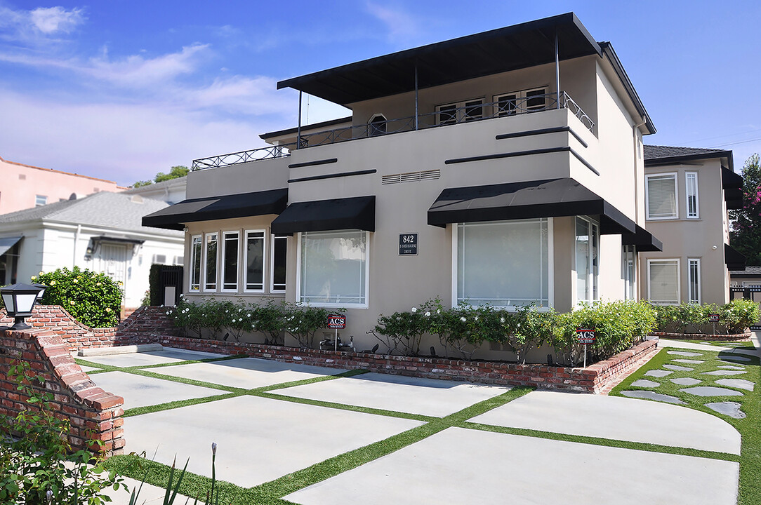 842 S Sherbourne Dr in Los Angeles, CA - Building Photo