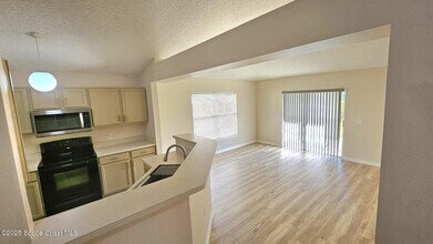 869 Macon Dr in Titusville, FL - Foto de edificio - Building Photo