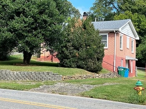 597 Emma Rd in Asheville, NC - Building Photo - Building Photo