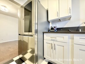 8231 De Longpre Ave in West Hollywood, CA - Building Photo - Building Photo
