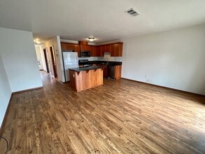 297 Sowell Dr in Shady Cove, OR - Foto de edificio - Building Photo