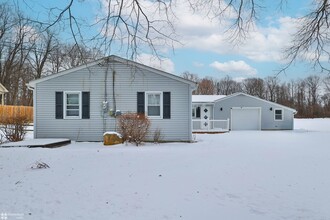 7718 Sweetwood Dr in Macungie, PA - Foto de edificio - Building Photo