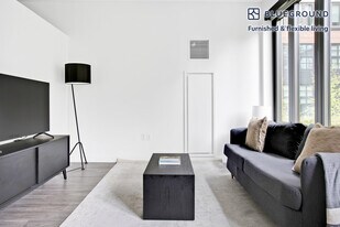 89 E Dedham St in Boston, MA - Building Photo