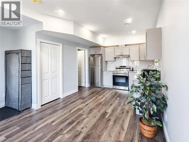 property at 1015-1015 California Ave