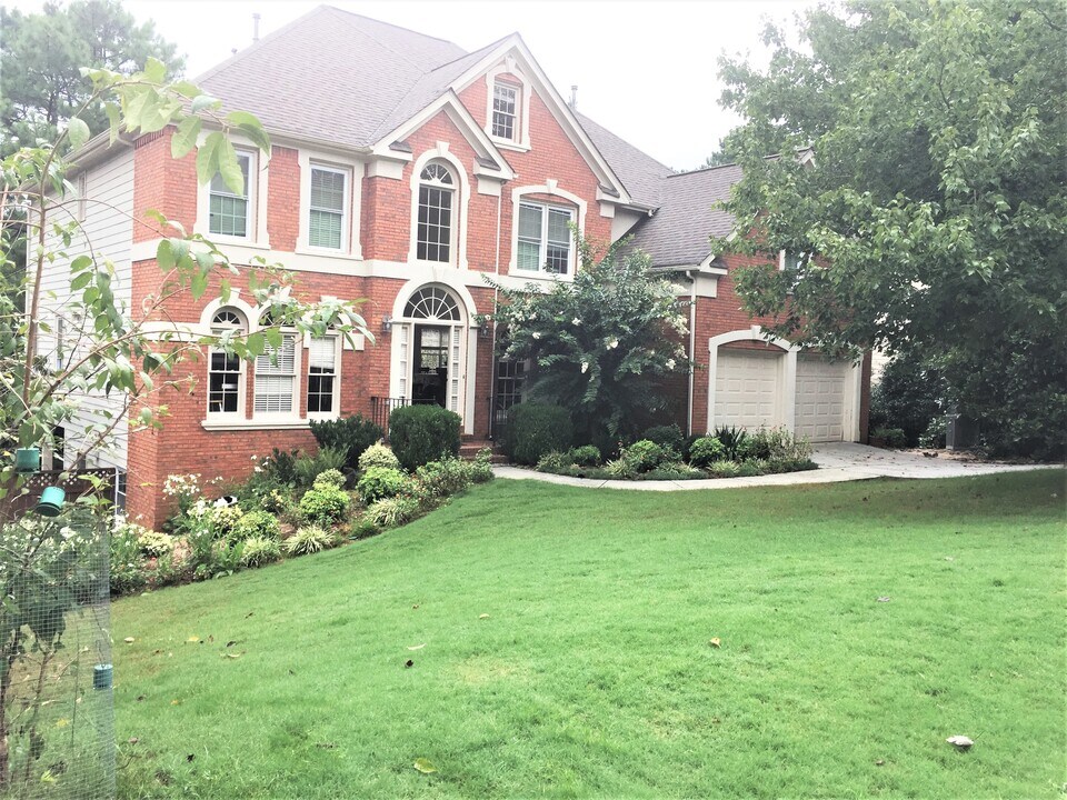 10920 Donamere Dr in Alpharetta, GA - Building Photo