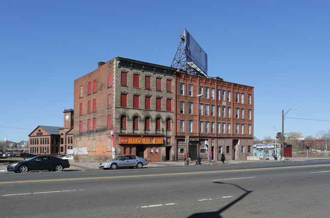 1359 Main St in Hartford, CT - Foto de edificio - Building Photo