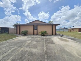 2312 SE 6th Terrace in Cape Coral, FL - Building Photo