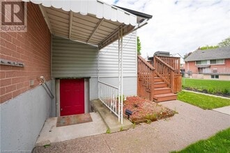 13 Beaucourt Pl in Hamilton, ON - Building Photo - Building Photo