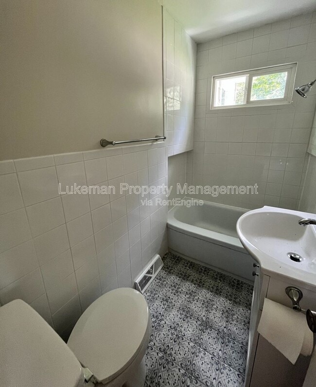 429 W Van Hoesen Blvd in Portage, MI - Building Photo - Building Photo