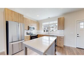 1411 190th Ave NE in East Bethel, MN - Foto de edificio - Building Photo