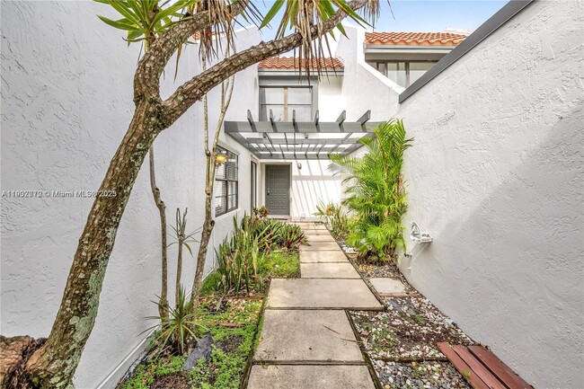 295 Fern Dr in Weston, FL - Building Photo - Building Photo