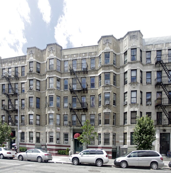 164 Sherman Ave in New York, NY - Building Photo