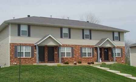 205 Sandridge Dr, Unit 205 in Collinsville, IL - Building Photo