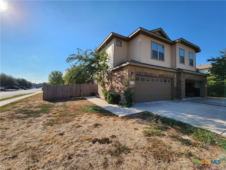 1032 Brown Rock Dr in New Braunfels, TX - Building Photo