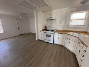 417 S Richmond Rd in Ridgecrest, CA - Building Photo - Building Photo