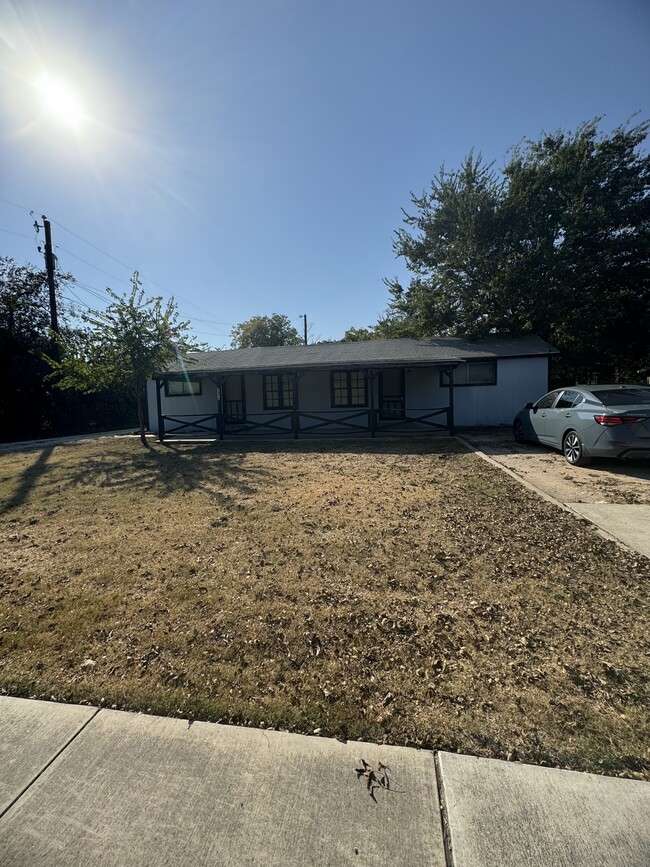 405 N Burleson St in Kyle, TX - Building Photo - Building Photo