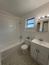 16851 NE 18th Ave in North Miami Beach, FL - Foto de edificio - Building Photo