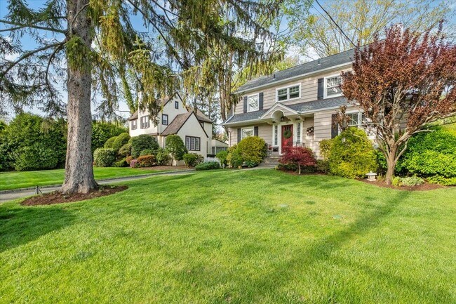 335 Heathcote Rd in Scarsdale, NY - Building Photo - Building Photo