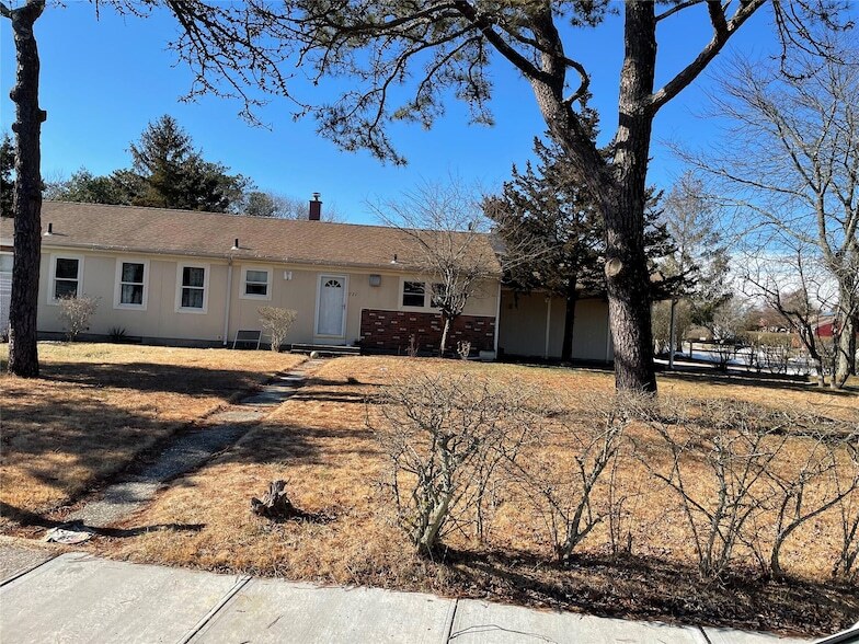 721 Hamilton Ave, Unit 1012-104 in Westhampton Beach, NY - Building Photo