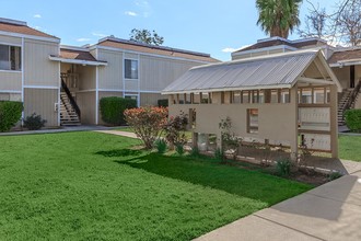 Park View Estates in Merced, CA - Foto de edificio - Building Photo