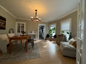 112 Maplewood Ave in West Hartford, CT - Building Photo - Building Photo
