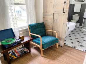 1012 Englewood Ave in St. Paul, MN - Foto de edificio - Building Photo