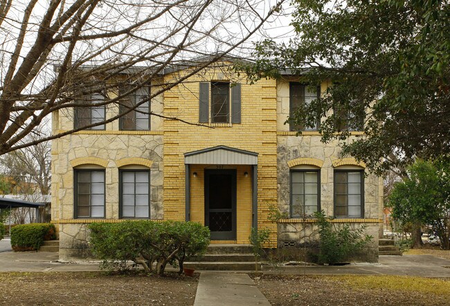 307 E Melrose Pl in San Antonio, TX - Building Photo - Building Photo