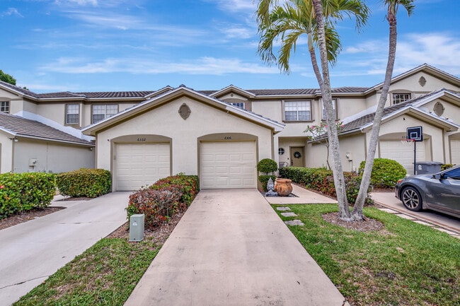 6306 Crescent Lake Way in Greenacres, FL - Foto de edificio - Building Photo