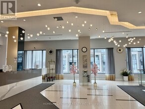 35 Watergarden Dr in Mississauga, ON - Building Photo - Building Photo