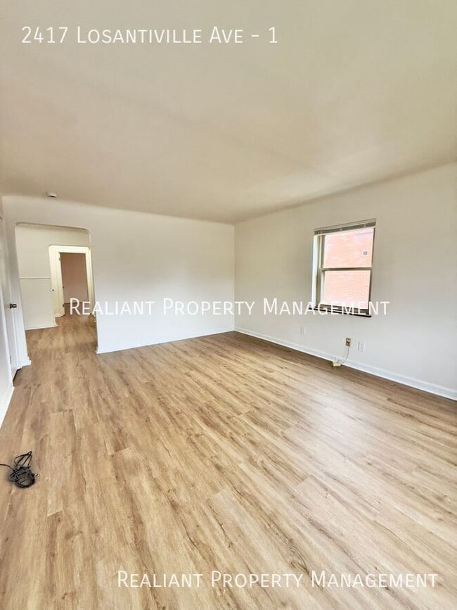 2417 Losantiville Ave in Cincinnati, OH - Building Photo - Building Photo