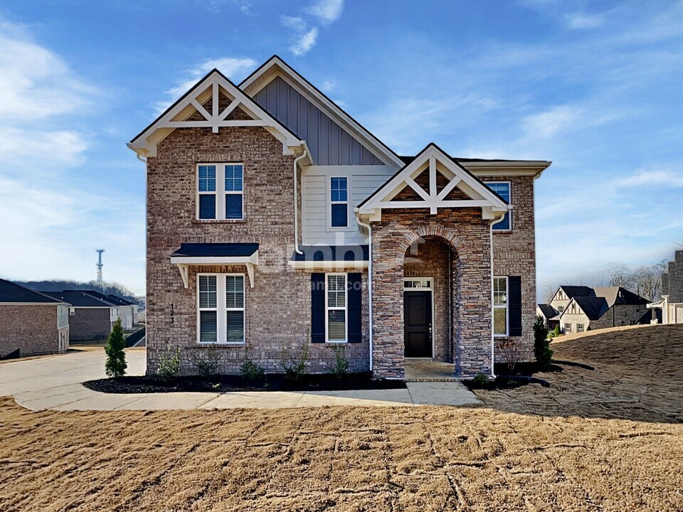 123 Marin Dr in Hendersonville, TN - Building Photo