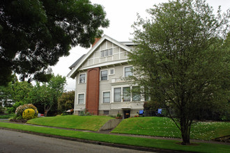 2108 SE Taylor St in Portland, OR - Foto de edificio - Building Photo