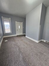 1912 Dixwell St in Davenport, IA - Building Photo - Building Photo