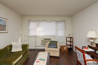 7319 N Rogers Ave in Chicago, IL - Building Photo - Building Photo