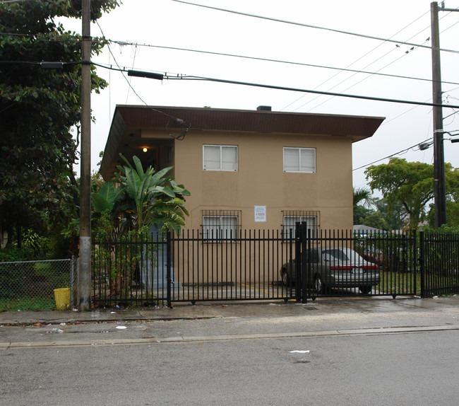 5975 NW 15th Ave in Miami, FL - Foto de edificio - Building Photo