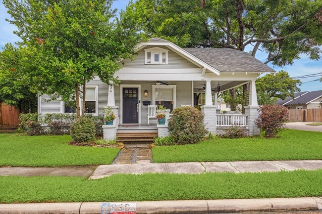 property at 936 W Cottage St