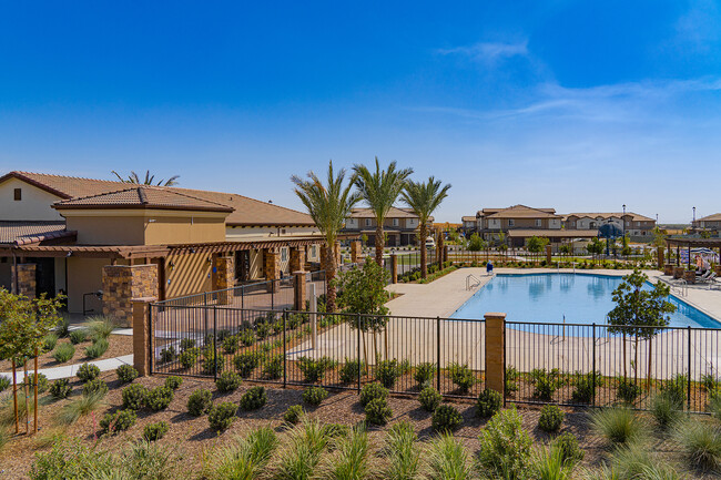 Grapevine Villa in Delano, CA - Foto de edificio - Building Photo