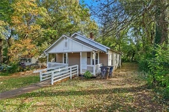 2051 Bloomfield Dr in Winston-Salem, NC - Building Photo - Building Photo