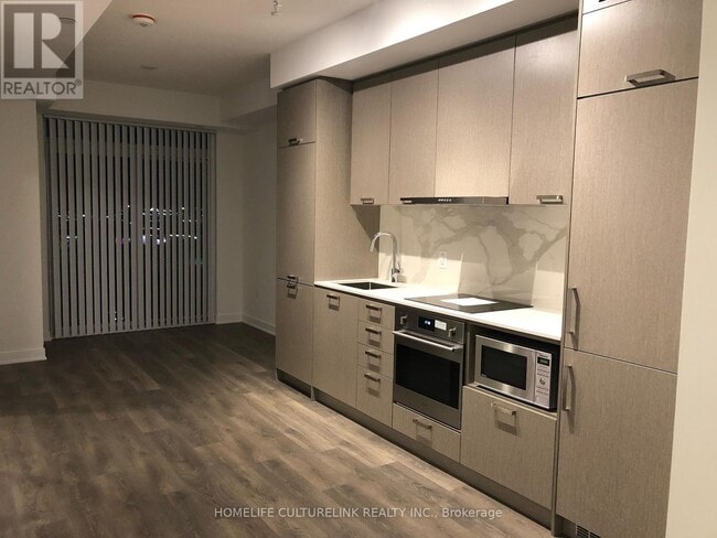 10 Honeycrisp Cres in Vaughan, ON - Building Photo - Building Photo