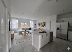 1082 SE 2nd St in Homestead, FL - Building Photo - Building Photo