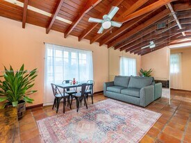 3352 SW 6th St in Miami, FL - Building Photo