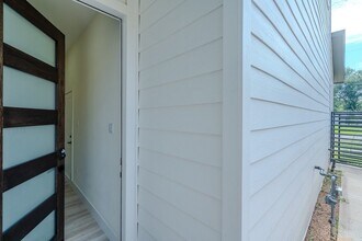 7002 Sidney St in Houston, TX - Building Photo - Building Photo