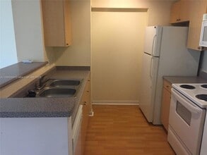 1919 Van Buren St, Unit 416 in Hollywood, FL - Building Photo - Building Photo