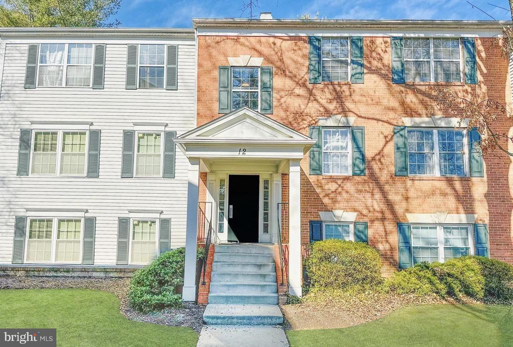 12 Normandy Square Ct in Aspen Hill, MD - Building Photo