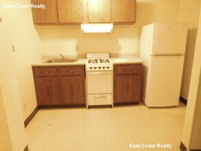 230 Fuller St in Boston, MA - Foto de edificio - Building Photo