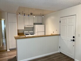 18645 Hatteras St, Unit 109 in Tarzana, CA - Building Photo