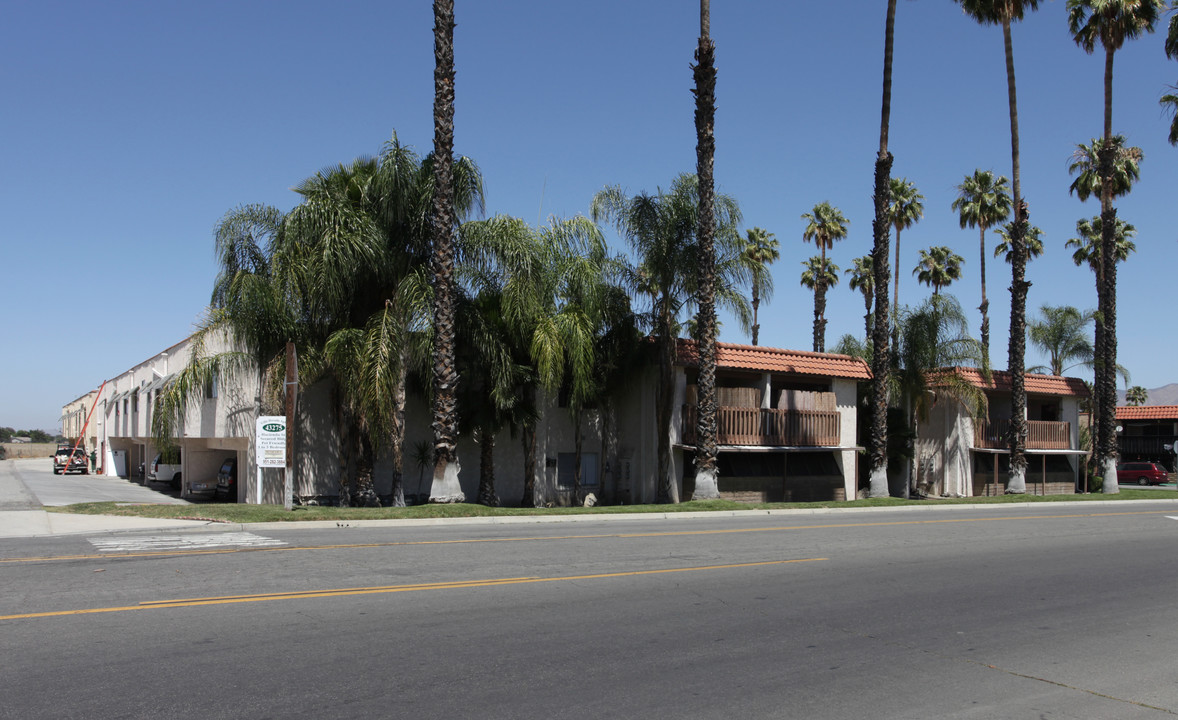 Villa Dorado in Hemet, CA - Building Photo