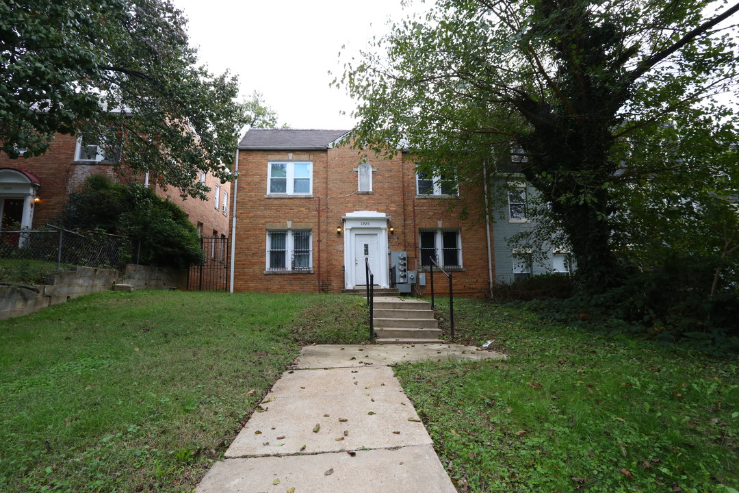 1925 2nd St NE in Washington, DC - Building Photo