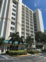 7 Indian River Ave in Titusville, FL - Building Photo